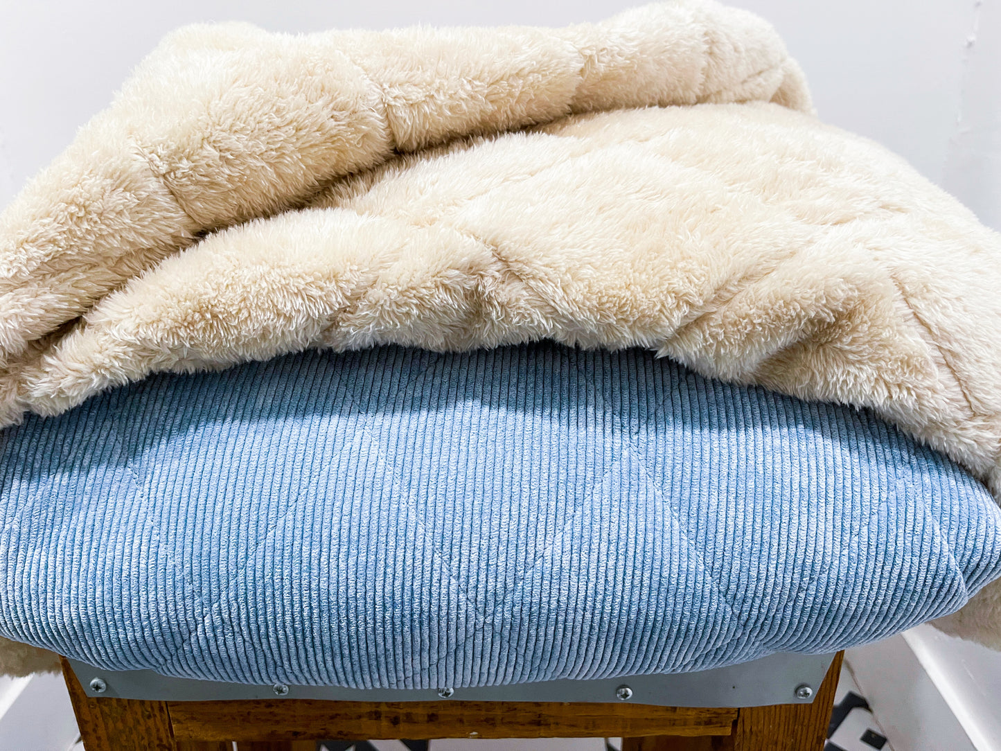 Manteau Velours bleu Doublé Fourrure Synthétique Beige Petit Lévrier Italien Innoverto.dog