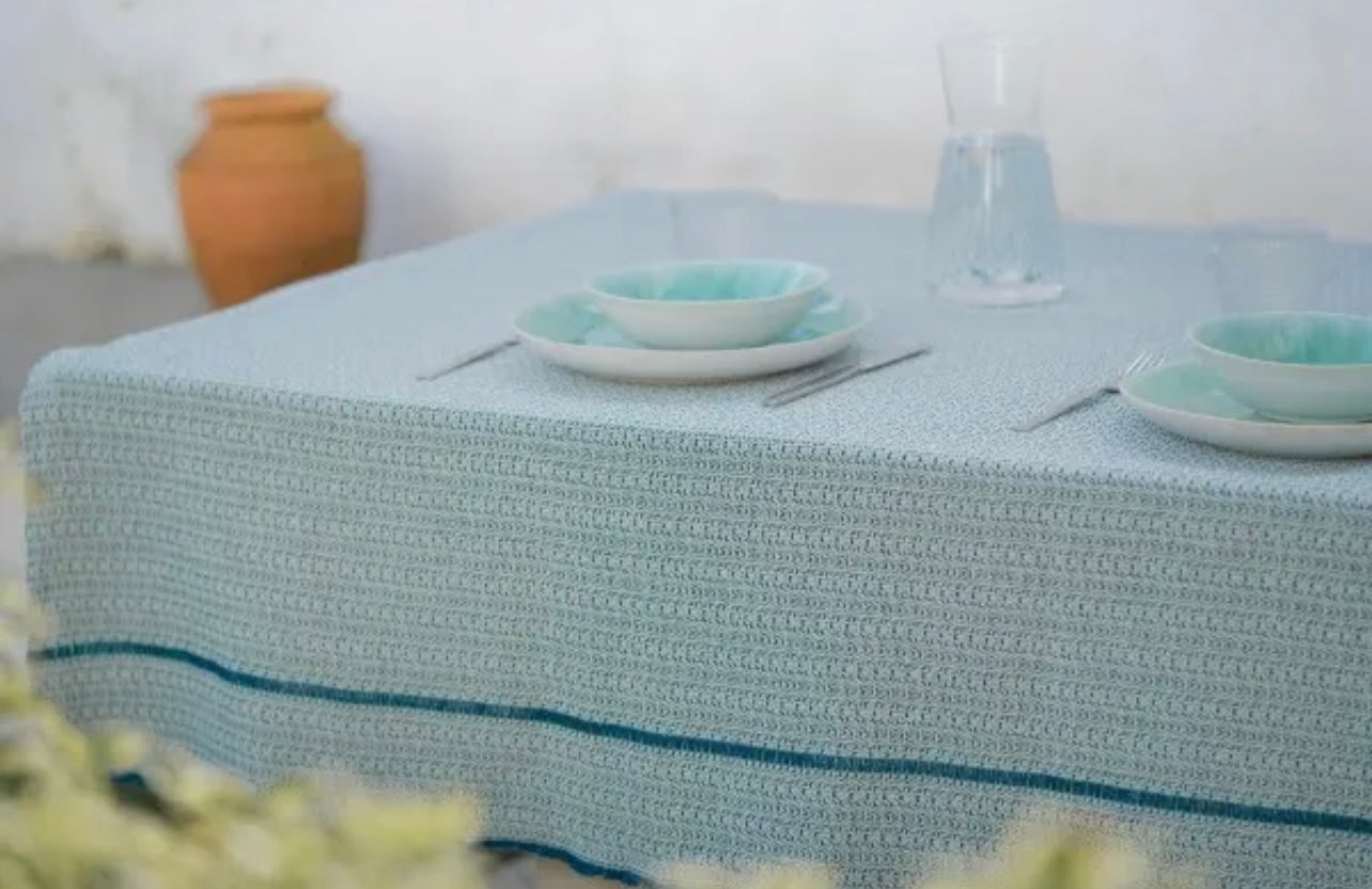 Tissu d’Exception : Nappe Artisanale